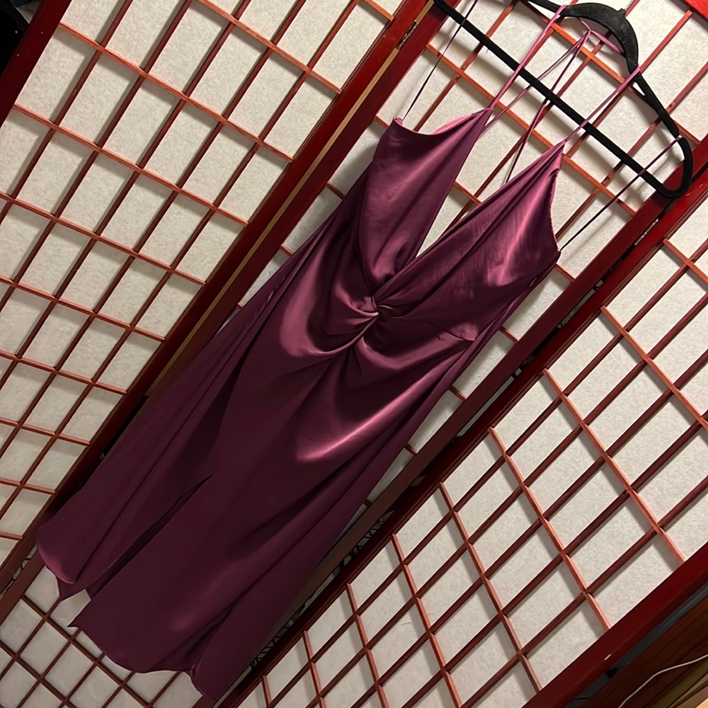 Knotted satin effect midi dress 🍇